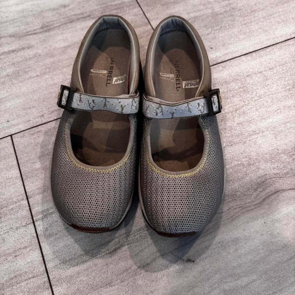 Merrill Mary Jane gray & brown shoes